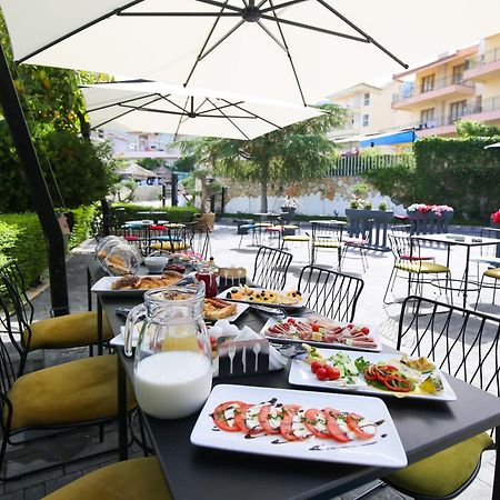 The Hart Hotel Vlore Exterior photo